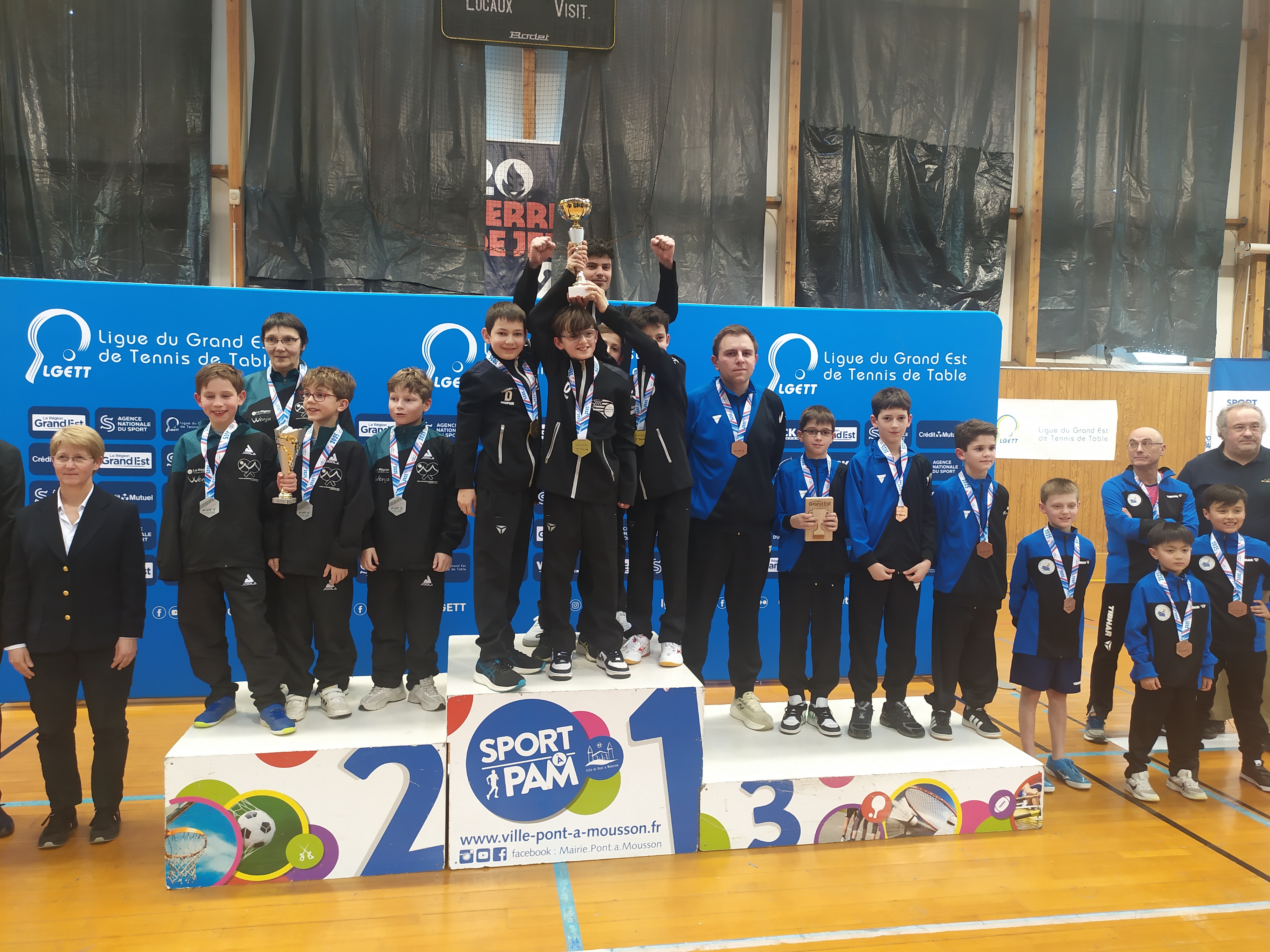 Podium BG