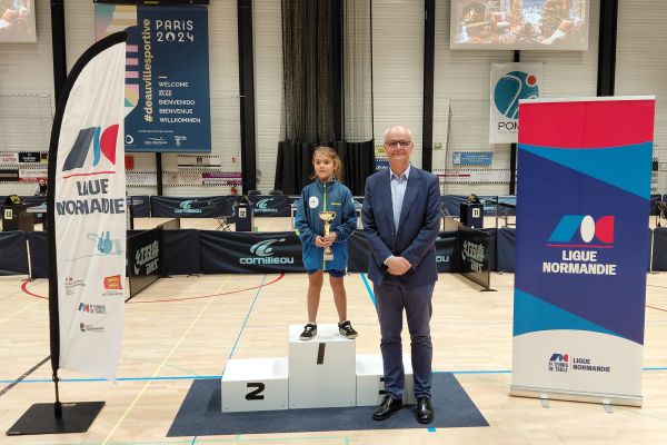 podium-33B8A097D-65A4-857B-2D05-6111F0F403AD.jpg