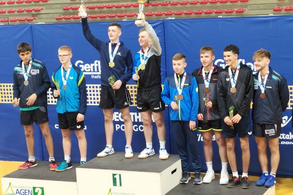 podium-double-jg92061157-582B-A17B-D822-B891C4A7E8E5.jpg